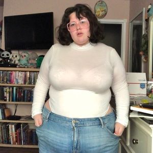 FASHION NOVA WHITE TURTLENECK BODYSUIT